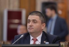 A gazdasági miniszter ellen nyújtott be egyszerű indítványt a PNL és az USR