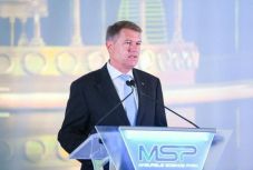 FRISSÍTVE - Kövesi leváltása: Klaus Johannis kivár, és referendumot emleget 