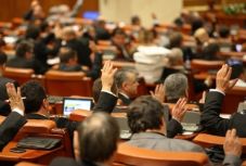 FRISSÍTVE - Elfogadta a szenátus büntetőeljárási törvénykönyv módosításait