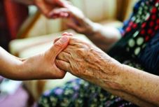 Kilenc éve ugyanannyi állami támogatást kapnak a szociális szolgáltatást nyújtó szervezetek