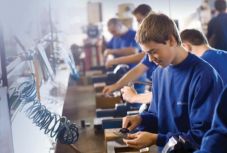 Kezdődik a beiratkozás a szakiskolákba és a duális oktatásba