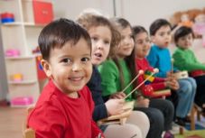 Ennyi gyermeket fogadtak örökbe 2017-ben Romániában