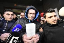 Vádat emeltek a szexuális ragadozó rendőr ellen