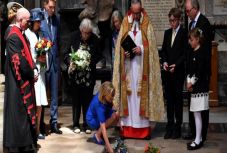 Előkelő társaságba helyezték végső nyugalomra Stephen Hawking hamvait