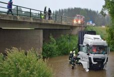 Az ország 16 megyéjében okozott károkat az esti és éjszakai vihar