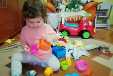 Réka kismamablogja: relax van és egy nagy kupac ruha a szobában