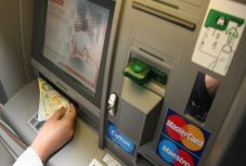 Ötből két felnőtt romániainak nincs bankszámlája