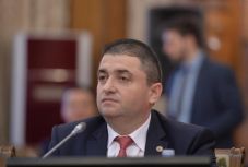 A szenátus elutasította a gazdasági miniszter ellen benyújtott egyszerű indítványt