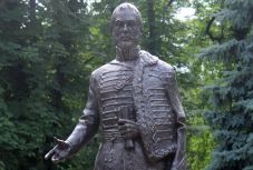 Leleplezték gróf Rhédey Lajos szobrát Nagyváradon