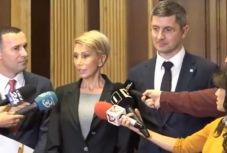 Benyújtották a bizalmatlansági indítványt az ellenzéki pártok