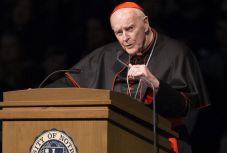 Nem szolgálhat többé Washington nyugalmazott bíborosa