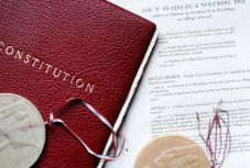  Átírhatja a francia alkotmányt a klímaváltozás