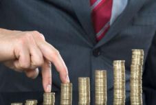 Teodorovici: a Tezaur program biztos megtakarítási formát kínál a lakosságnak