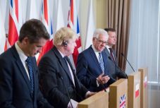 Növelnék a NATO védelmi és elrettentő képességét Közép-Kelet-Európában