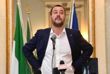 Nem tehetnek többé partra menekülteket Olaszországban civil mentőhajók