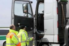 Mattrészeg volt a kamionsofőr, kiskorú fiával száguldozott 