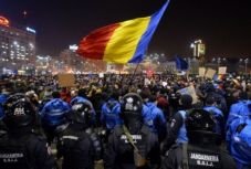 Védelmi bizottsági alelnök: ne bántsák a csendőrök a békés tüntetőket