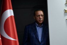 Választás Törökországban: bezárták a szavazóhelyiségeket, visszaélések is voltak