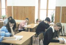 Kezdődik az érettségi: hétfőn román nyelv és irodalomból vizsgáznak a diákok