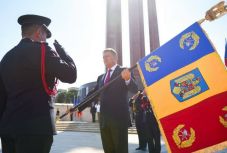 A román lobogó napja: Johannis szerint a zászló a legerősebb jelkép 