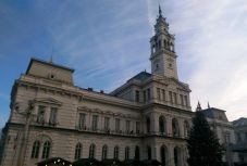 Tulajdonvita az aradi városháza körül – egymásnak feszül az önkormányzat és a prefektúra