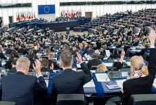 Az Európai Parlament tételesen rögzítené  az Unión belüli kisebbségek jogait