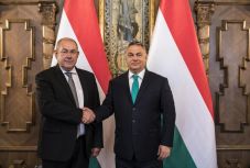 A Vajdasági Magyar Szövetség elnökével tárgyalt Orbán Viktor