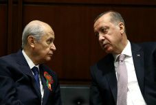 Feloldják a két éve tartó rendkívüli állapotot Törökországban