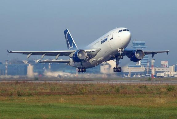 Uniós bíróság: a repülésről döntő légitársaság kötelezhető kártalanításra