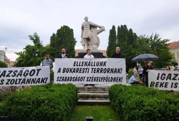 Összefogtak a magyar pártok: nagyszabású tüntetés lesz Beke Istvánék mellett