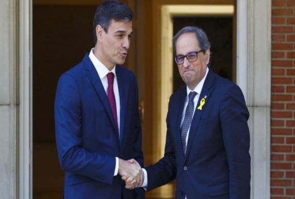 Végre tárgyalóasztalhoz ült a spanyol kormányfő és a katalán elnök