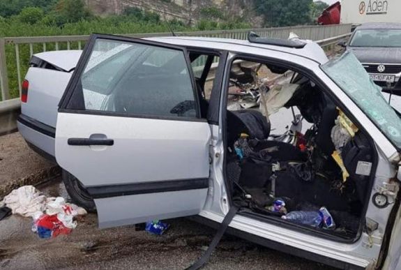 Közúti tragédia vetett véget egy romániai család nyaralásának