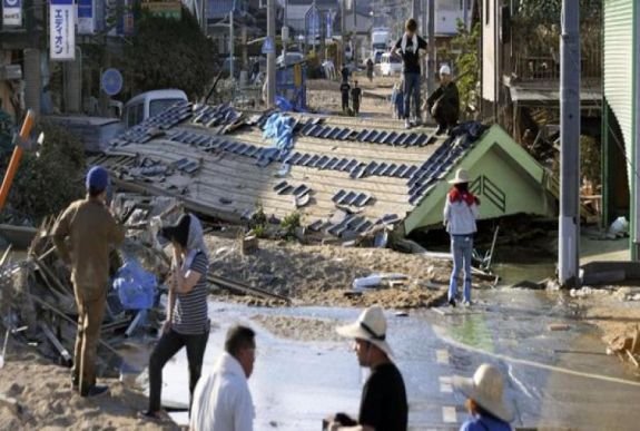 További túlélők után kutatnak Japánban