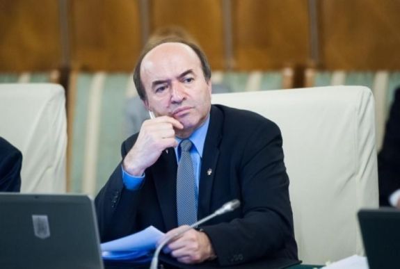 Hivatali visszaéléssel vádolhatják Tudorel Toader igazságügyi minisztert