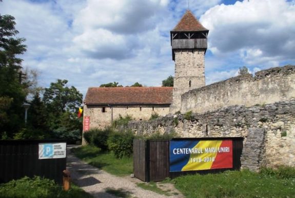 A Fehér megyei Kelneken egy éjszakára bárkiből lehet várúr(nő)