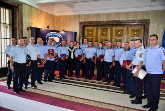 Kitüntették az emberéletet mentő belügyiseket