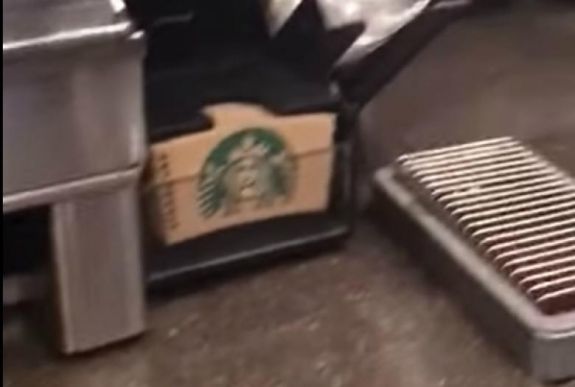 Csótányok miatt bezárták a Iulius Mallban levő Starbucks kávézót