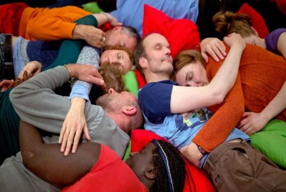 Túlzottan figyelmes a párod? Kezdhetsz aggódni...