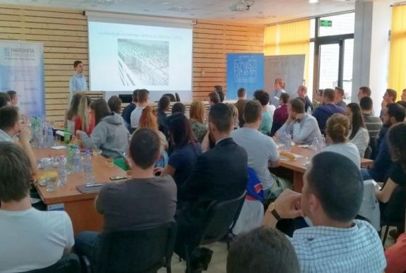 Bizniszvitamin: székely hotdogot és kávéscsészét ettünk Székelyudvarhelyen