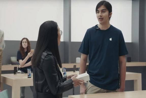 Újabb reklámokban szúrt oda az Apple-nek a Samsung