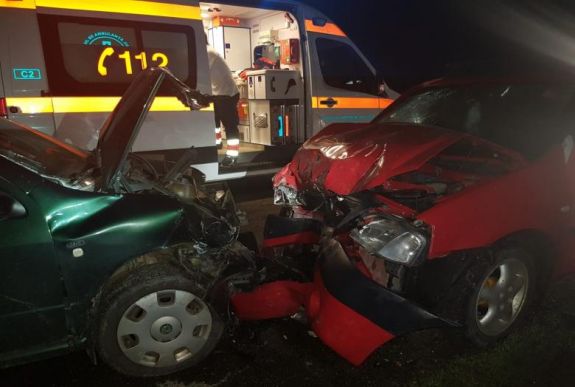 Frontálisan ütközött két autó a Hargita megyei Székelyszentkirályon