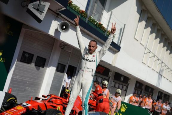 Forma-1: Hamilton megnyerte a Magyar Nagydíjat és növelte előnyét