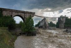 Ambrus Attila: Rekviem egy vasúti hídért