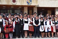 Népviseletben mentek pénteken munkába a Hargita megyeiek