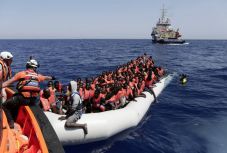 Az EU további 90 millió euróval támogatja az észak-afrikai migrációs helyzet kezelését