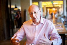 Andrew Dawson ET-szakértő: akkor az ember fogja magát és felnő…