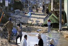 További túlélők után kutatnak Japánban