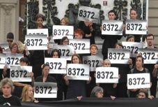 Srebrenicai mészárlás: a feltáratlan tömegsírok felfedésére szólított fel a bosnyák elnök