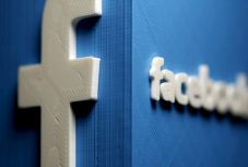 Maradni fognak a hazugságok a Facebookon