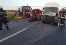 Tizenegyen megsérültek egy Bihar megyei balesetben